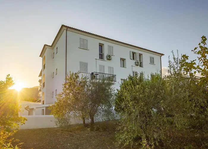 In Near Marina Di